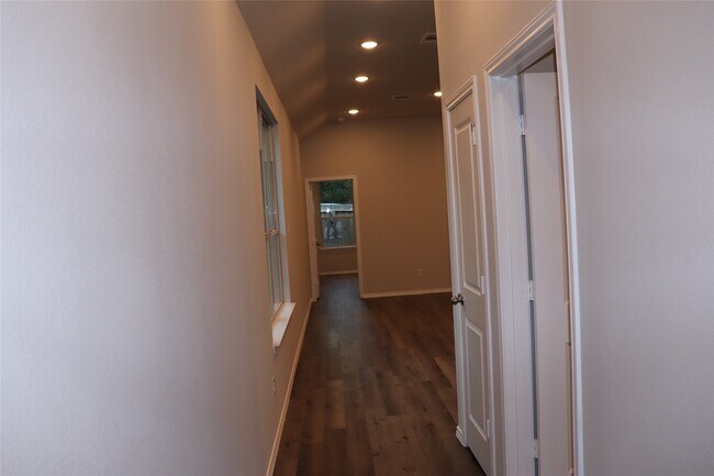 Building Photo - 11633 Vistawood St