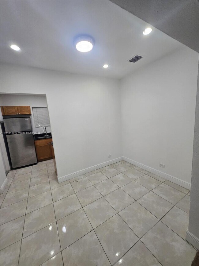 Building Photo - 851 80th St