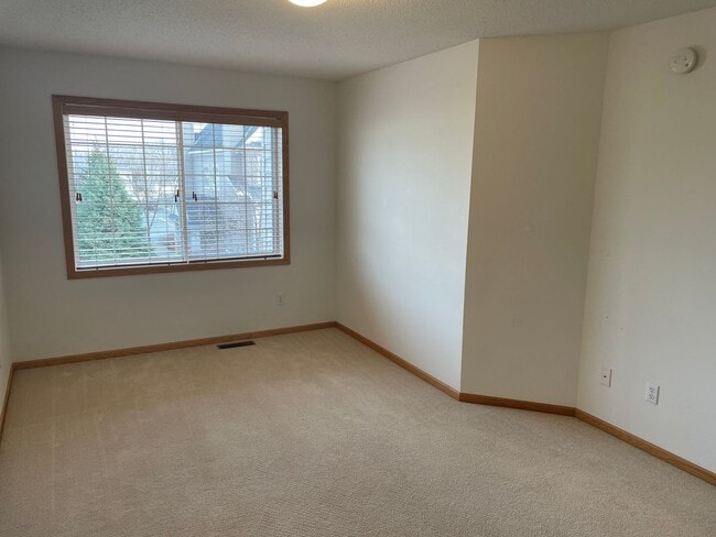 Building Photo - Charming 2 Bd /2 Ba Townhouse in Savage wi...