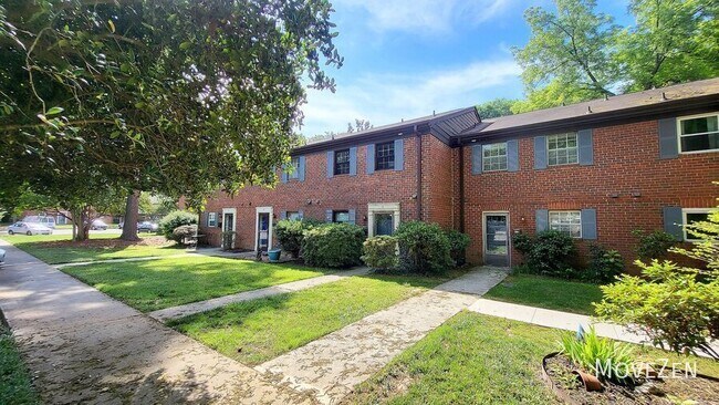 Building Photo - 5805 Nottoway Ct