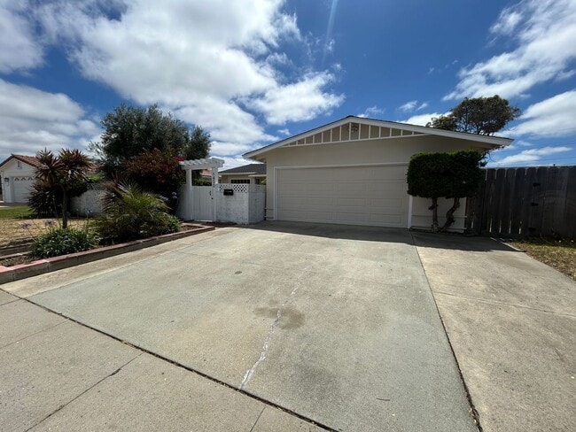 Building Photo - Spacious 3- Bedroom Home — $3,650/mo