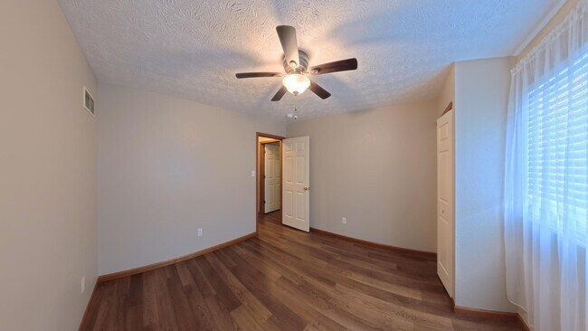Building Photo - 304 Erin Dr