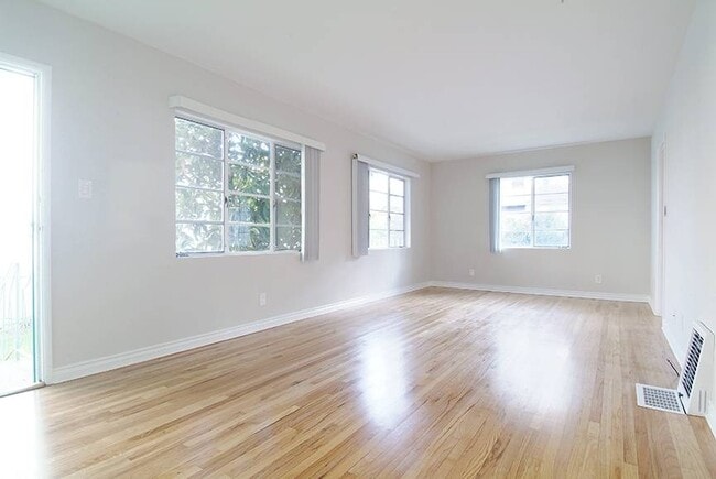 Living Room - 1224 S Westgate Ave