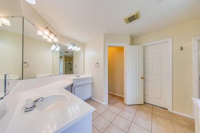 Building Photo - 18426 Stark Point Ct