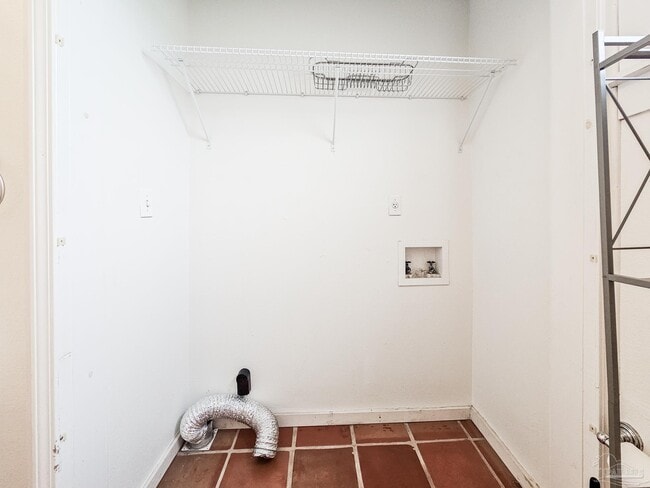 Building Photo - 919 E La Rua St