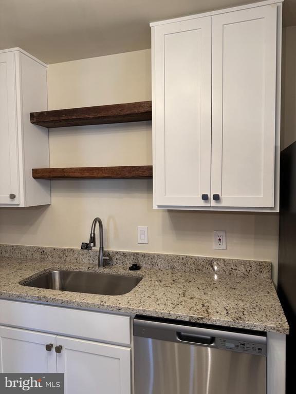 Building Photo - 168 VALLEY GREENE Cir