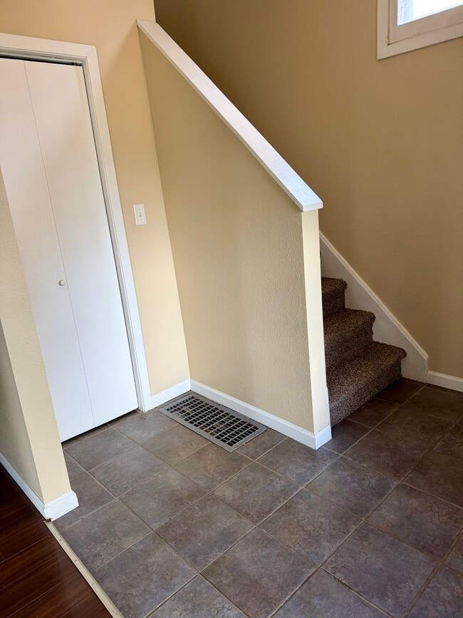 Building Photo - 3 Bed/1.5 Bath House For Rent with 2 Car Garage!