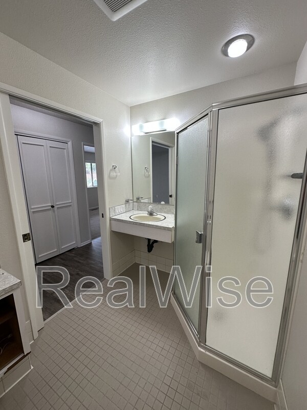Building Photo - 7730 SW Eaker Pl