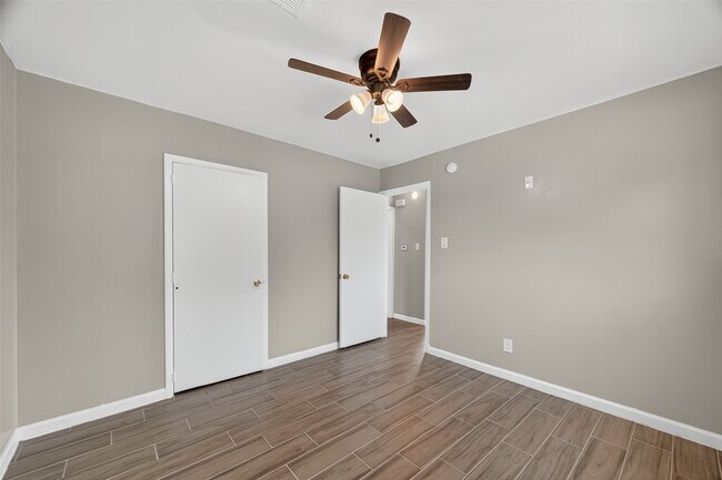 Building Photo - 5126 Denoron Dr