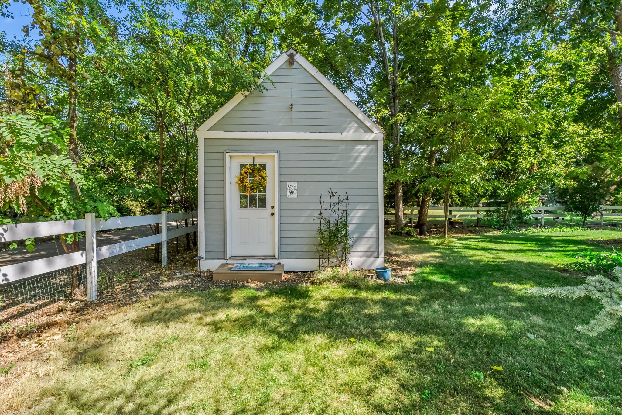 She shed, storage or office space. Has electricity - 2971 Mumbarto Ave