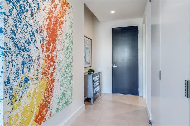 Building Photo - 2408 Victory Park Ln