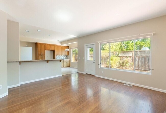 Building Photo - Solar - Huge Savings - 4 Bedrooms - 3 Bath...