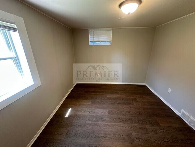 Building Photo - 308 N McKissock St