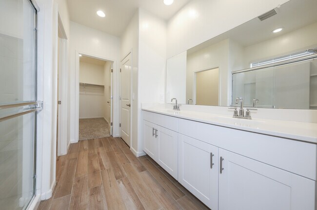 Building Photo - 7867 S Walnutview Dr