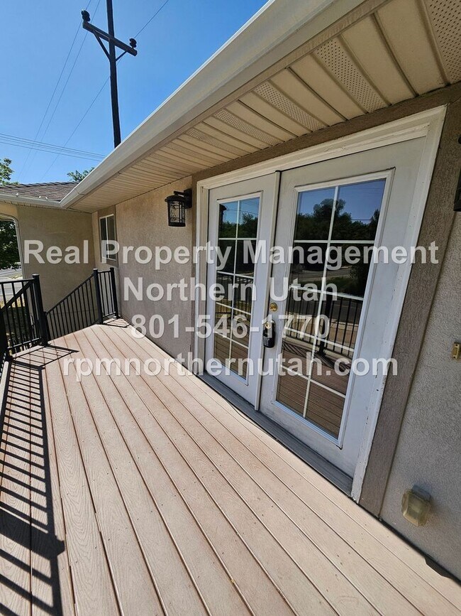 Building Photo - 902 Sullivan Dr