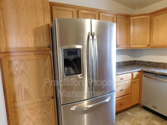 Building Photo - 2444 Merlot