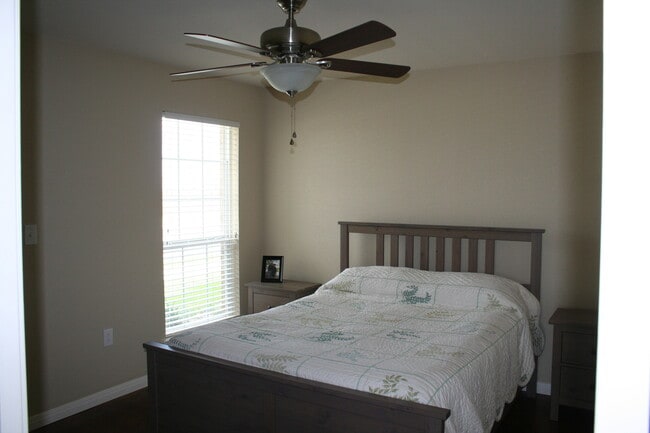 Building Photo - Duplex