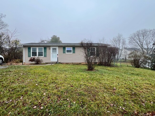 Building Photo - 3 Bed/2 Bath Rancher in Ranson, WV