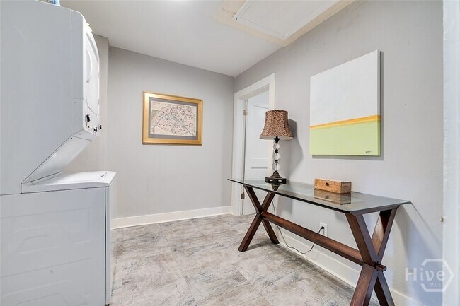 Building Photo - 1317 E 38th St