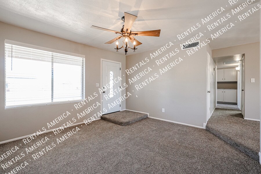 Building Photo - 1453 W Tonopah Dr