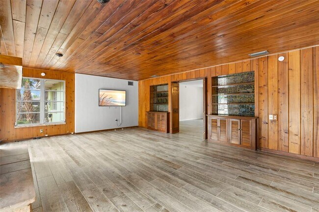 Building Photo - 809 S Duncan Ave