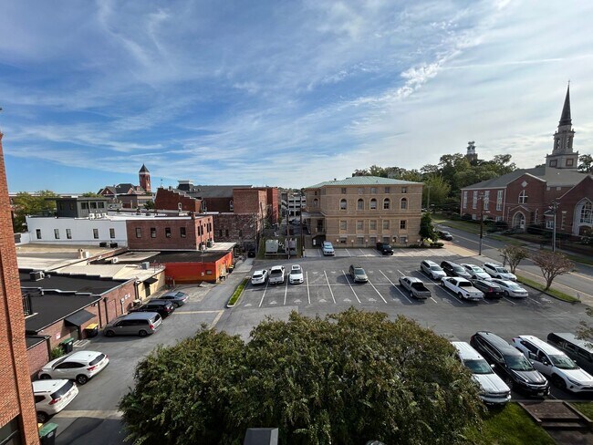 Building Photo - Beautifully Furnished 1/1 Apartment in Downtown Broad St.- $2,350