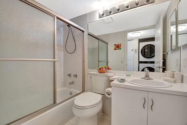 Building Photo - 621 Waterside Dr