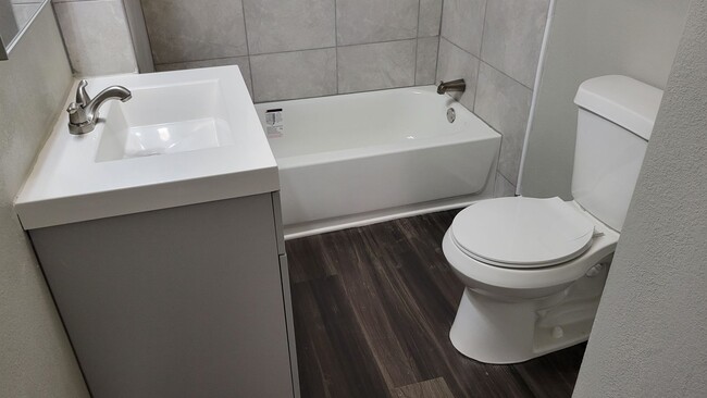 Building Photo - Totally Updated 3/1/2 A MUST SEE! Available July 2026