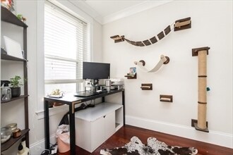 Building Photo - 632 E Broadway