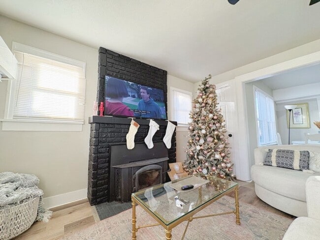 Building Photo - 4 Bed 2 Bath - Pre-leasing 2026