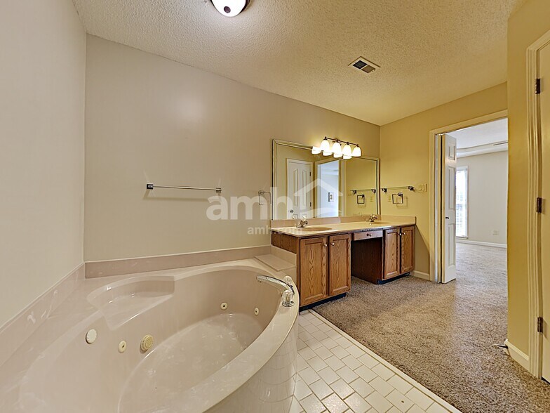 Building Photo - 1494 Appling Wood Cove S