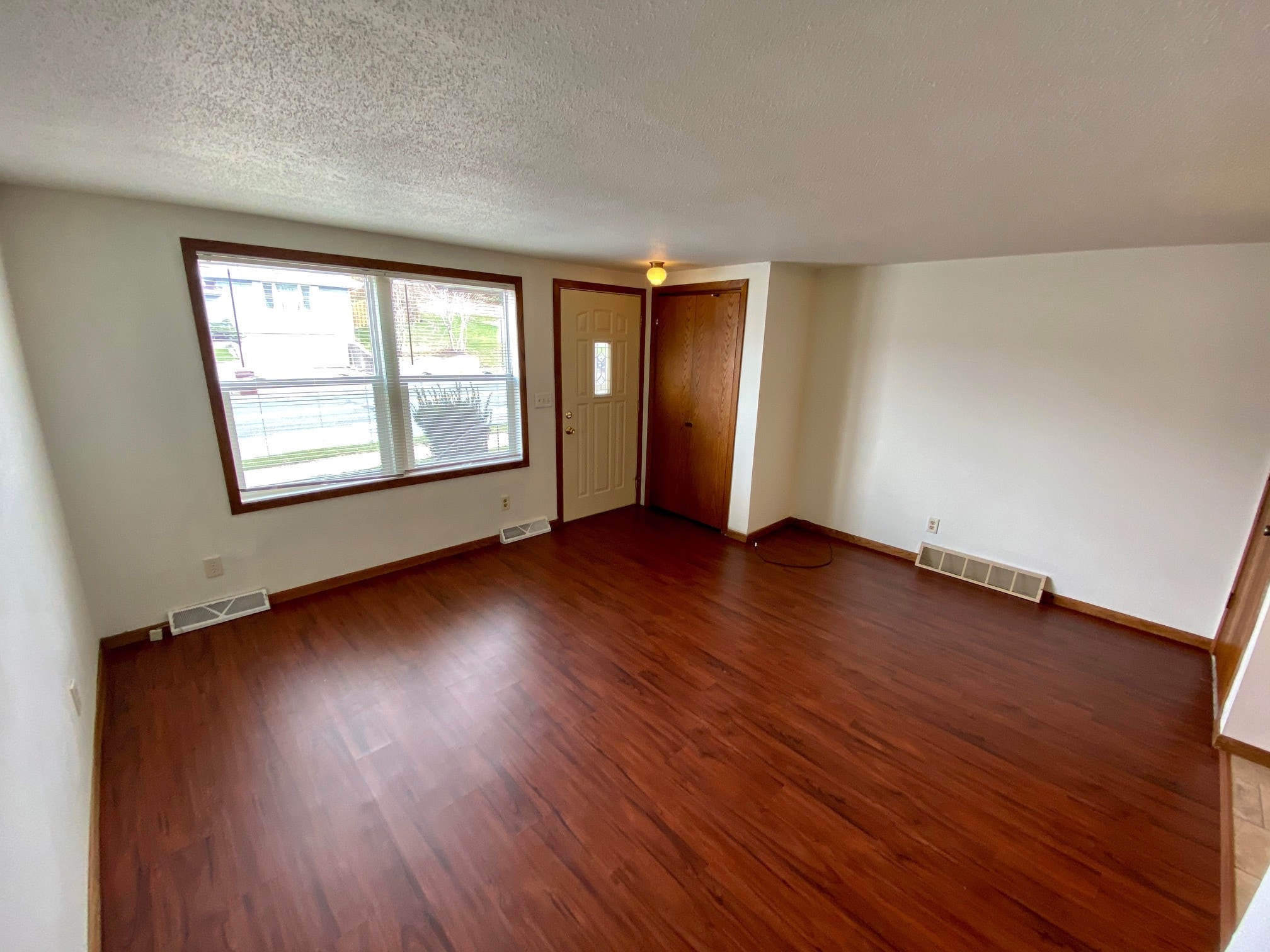 Building Photo - 610 12th Ave S