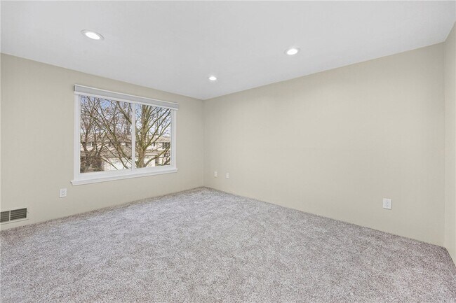 Building Photo - 49 Bucklebury Hill