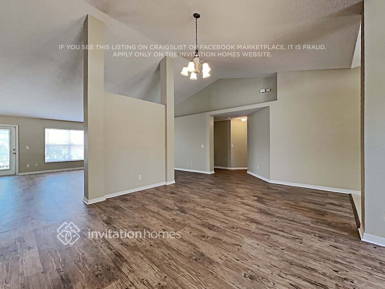 Building Photo - 1266 N Ridge Blvd