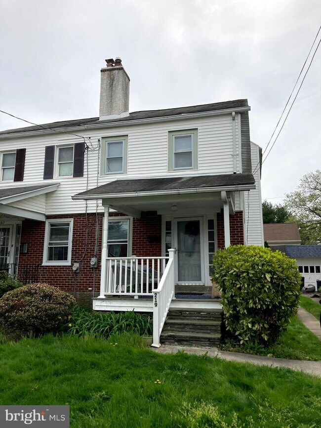 Building Photo - 219 Williams Rd