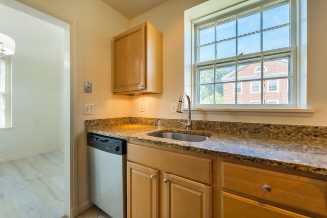 Building Photo - Loft Living at McLean Gardens 1BR plus Lof...