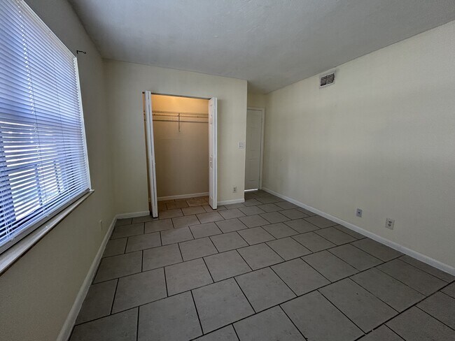 Building Photo - 7625 Tam Oshanter Blvd