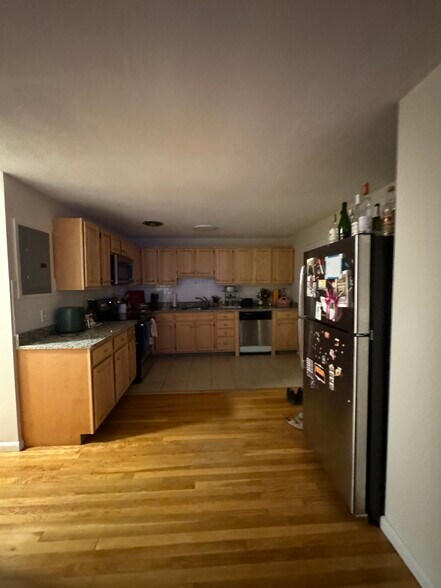 Building Photo - 90 Babcock St