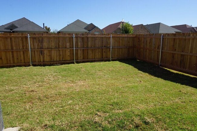 Building Photo - 3 Bed 2 Bath 2 Car Duplex in Chisholm Creek NW OKC