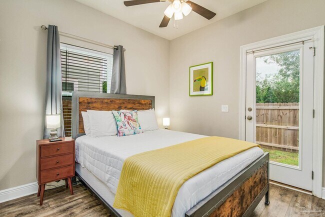 Building Photo - 1002 W Main St