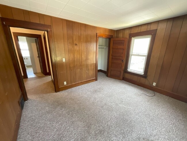 Building Photo - One Bedroom, Upstairs Duplex