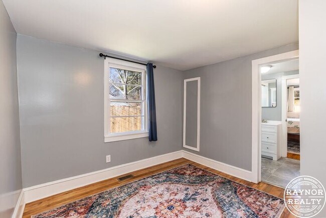 Building Photo - 429 N Main St