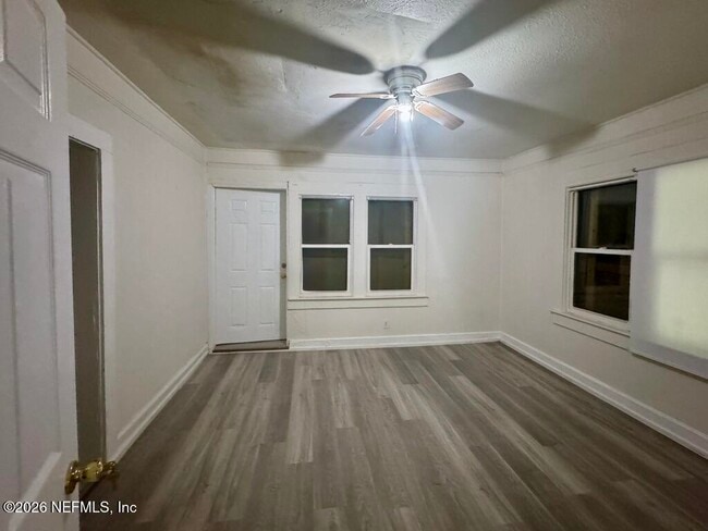 Building Photo - 5420 Leaming Ave