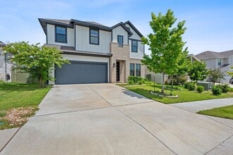 Building Photo - 16913 Adoro Dr