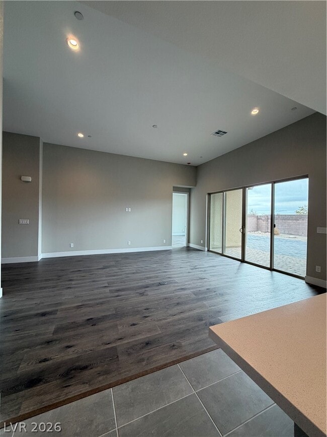 Building Photo - 11831 Giroma Ave