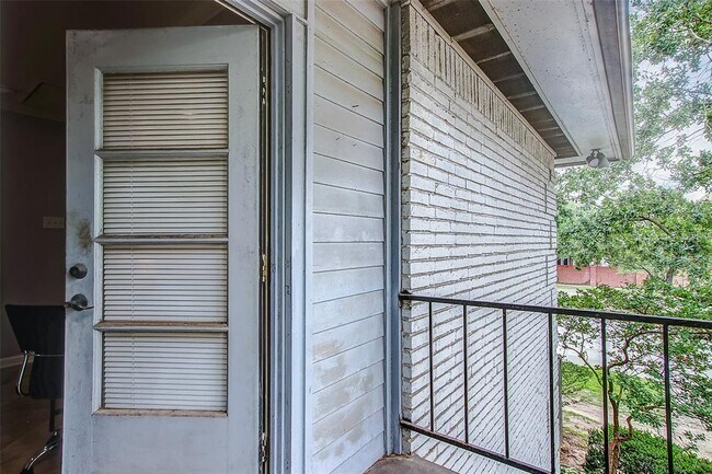 Building Photo - 3300 Yorktown St