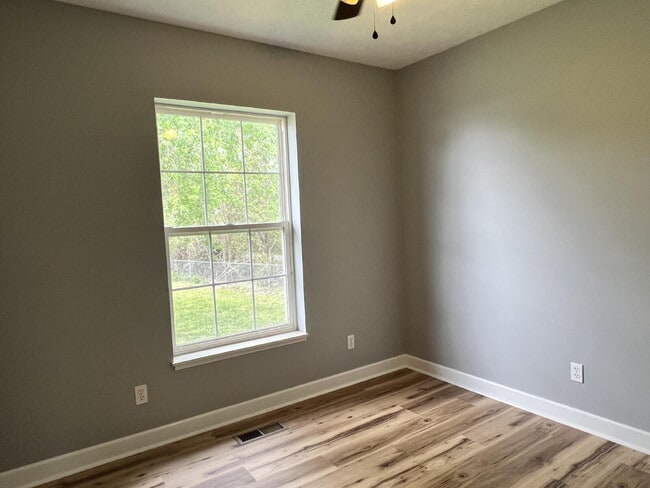 Building Photo - "Charming 3-Bedroom Haven with 2 Full Baths in Portland, TN – Your Cozy Retreat Awaits!"