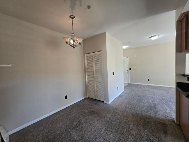 Building Photo - CANYON CREST CONDO