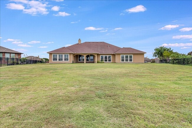 Building Photo - 6241 Lago Vista Dr
