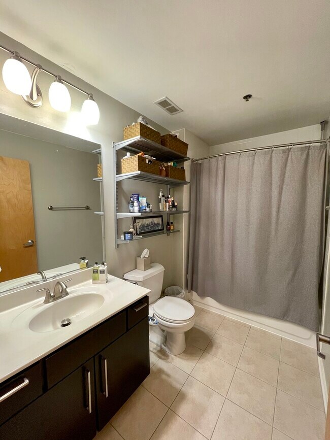 Building Photo - 6 S Laflin St